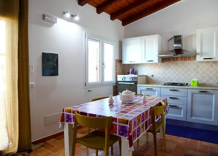 Дом отдыха Iss Travel, Stazzu Fioritu - Ground Floor With Sea View Сан-Теодоро